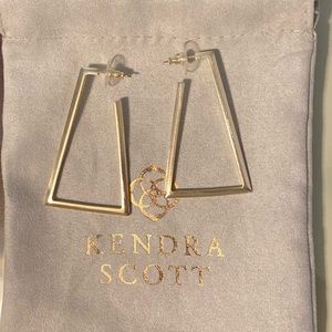 Kendra Scott Jewelry - Kendra Scott Easton Hoop Earrings in Gold Kendra Scott Jewelry - Kendra Scott Easton Hoop Earrings in Gold